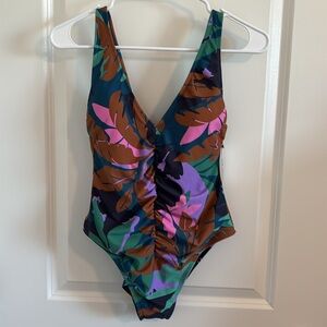 NWT roushed Shade & Shore Swimsuit